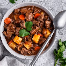 A Tökéletes Marhalábszárpörkölt Titka: Íz, Omlósság és Gazdag Szaft